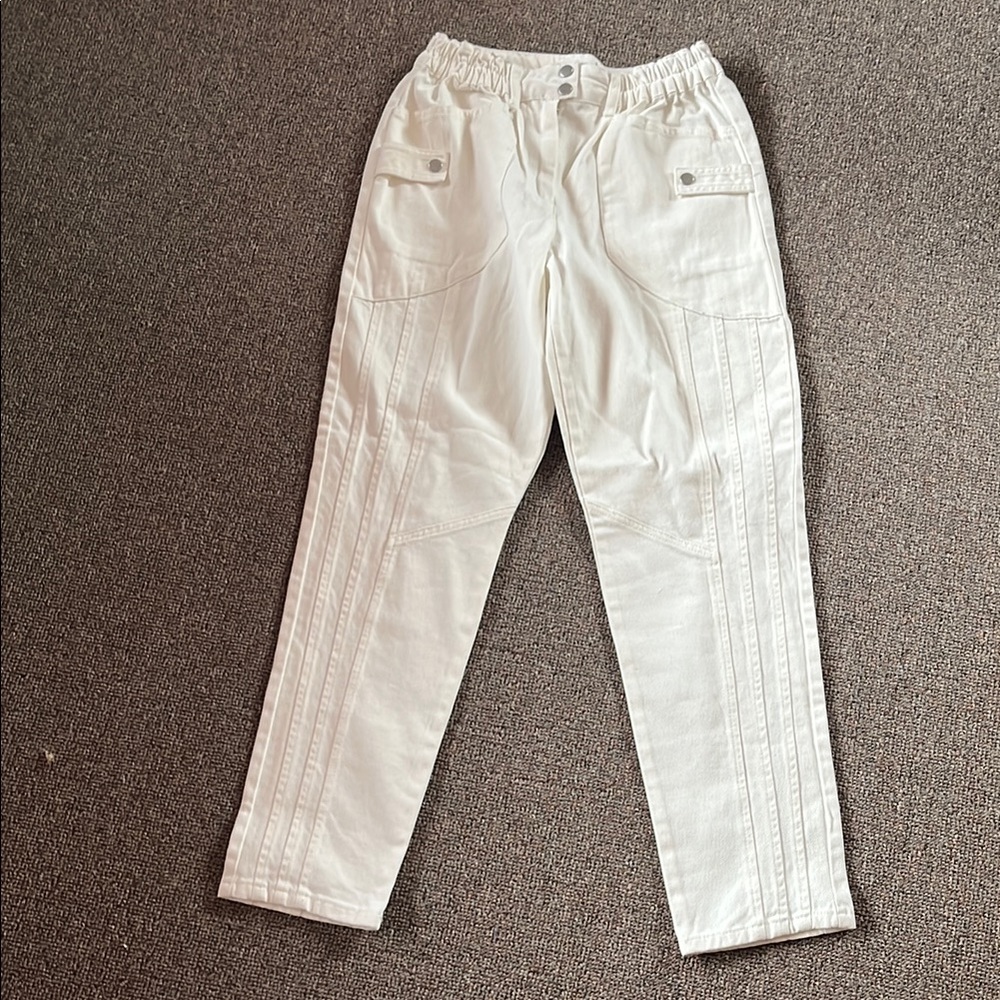 Forever 21 White Jeans with Relaxed Fit NWOT’s